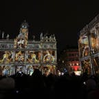 毎年12月の初めの週末に行われる"光の祭典"はアートと光で街中を彩る幻想的なイベント。
旧市街の至る所に光をテーマにしたアートが設置されるので、歩きながら楽しめる。
店先でちょっとしたフードも売っているので、食べたり飲んだりも出来て楽しいので、その時期もお薦め。