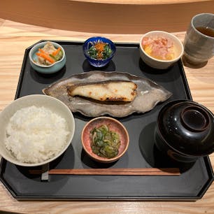 西京焼き 京都やま六
京都府京都市下京区烏丸通塩小路下ル東塩小路町 ジェイアール京都伊勢丹 B1F

#京都　#定食