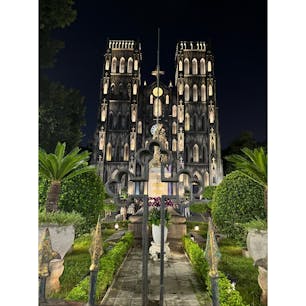 st. Joseph Cathedral⛪️
ハノイの中心部に位置する聖ヨセフ大聖堂✨
地元のオシャレな若者たちにとっても映えスポットのようでみんな写真を撮りに来ていました😀