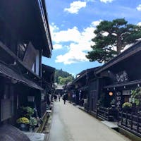 岐阜
飛騨高山さんまち通り

タイムスリップした街並みに感動
食べ歩きも楽しい

重要伝統的建造物群保存地区