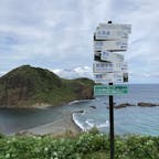 20241010
佐渡　二ツ亀

二匹の亀がうずくまっているように見える島です
下まで降りて歩いて島まで渡れそうでしたが
また登ることを考えると、ここでやめることにしました
少し曇り空でしたが海の色が綺麗でした