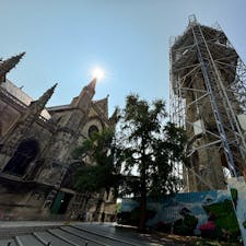 2024/8/20  大聖堂
塔の工事もあるのにひときわ目を引く
オルガン鳴り出してびっくりステキ
#ボルドー  #Bordeaux 
#フランス  #France