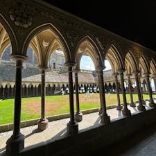 2024/8/17  有名どころ
十字架の下にはＡΩ＝ＡＺ
「誕生」と「死」、「永遠」だと。
#モンサンミッシェル  #Mont-Saint-Michel
#フランス  #France