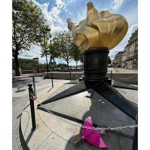 2024/8/14  アルマ橋
ダイアナ妃が亡くなった場所・追悼
#パリ  #Paris
#フランス  #France