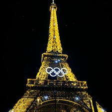 2024/8/14  エッフェル塔夜＆内部
美しいから何回か載せちゃう
エッフェル塔の中でカタカナみるとはおもわなかった🇯🇵🤍
#パリ  #Paris
#フランス  #France