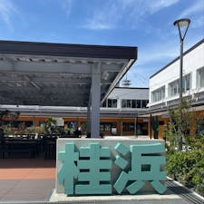 高知県桂浜
桂浜公園の中に大きな坂本龍馬像があります。
毎年期間限定ではありますが、隣に展望台が設置され展望台に登ると凛々しく海を見つめる坂本龍馬像が間近で見られます。