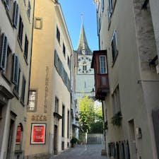 2024/8/10  聖ペーター教会
チューリッヒいち古い教会らしい
街歩き中にひょっこりでてくる時計台
これも大きすぎて全貌とらえられず😂
すてきなシンボル
#チューリッヒ  #Zurich
#スイス  #Switzerland