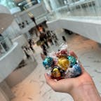 2024/8/10  リンツ🍬
Lindt Home of Chocolate
入った瞬間🍫の強烈なにおいで脳天つっきり
幸せホルモンで何も考えられず😄
おみやげもいっぱい！
#チューリッヒ  #Zurich
#スイス  #Switzerland