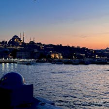 イスタンブール🇹🇷

夕日の中に佇むモスク🕌今にもジャスミンが出てきそう🥹