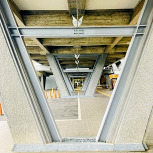 京都
国立京都国際会館

台形・逆台形の空間の組み合わせで
形づくられた国際会館
残念ながら中には入れなかったけど
中はもっと楽しい空間

大谷幸夫氏設計