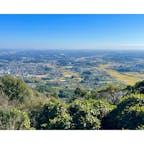 茨城県笠間市の「愛宕神社」へ⛩️

日本三大火防神社の一社で、昔は天狗たちが住んでいたという伝説があり、天狗にまつわる場所もたくさんあります！

愛宕山頂に鎮座していて景色がよく、飯綱神社や愛宕山に住んでいた天狗を祀った「十三天狗のほこら」などもあり、見どころも豊富です☺️