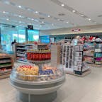オーストリアのサービスエリアへ立ち寄りました。

売店やカフェ、トイレもとても綺麗で利用しやすかったです♪

カフェメニューも、サンドイッチ以外にもソーセージやスープ、パンなど複数種類ありましたよ◎