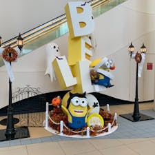 大阪市　ホテル　ユニバーサルポートヴィータ

レストランのランチがこの秋で休止するそうなので、行ってみました。

レストラン店内は明るく、清潔感があります。石窯焼きのピザやパスタなどのイタリア料理がバイキング形式で楽しめました。大阪名物ミックスジュースもあり、こちらは朝食でも味わえるようです。

ホテルの裏は安治川河口となっていて、海遊館のある天保山に、船で渡ることができます。