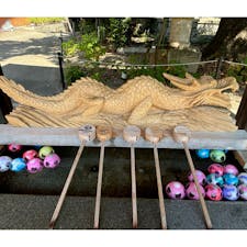 名古屋総鎮守　若宮八幡宮

周りは繁華街なのに、　
静かな落ち着いた佇まいの
ここだけは別世界。
徳川家康がここを名古屋の総鎮守としたとのこです。
なるほどすごいパワーが感じられるはずだ。
境内には龍神様も祀られています