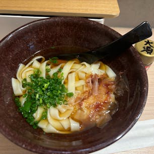 大須きしめん（サンロード店）

名古屋へ行ったら絶対食べたい。
『住よし』『宮きしめん』『大須のきしめん』それぞれが全部美味しい。
こちらは名駅地下サンロードの立ち食い店