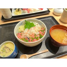 築地すし好 和

東京駅で何を食べようかとフラフラ。
どこに何があるのか分からず、目に付いたこちらへ🍣

お手ごろ価格で海鮮丼が食べられました🐟

#東京#東京グルメ