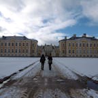 ラトビア🇱🇻ルンダーレ宮殿
冬に行ったので雪道でべちゃべちゃですが💦バルトのヴェルサイユと言われるだけあって中は素晴らしかったのです
