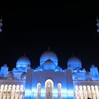 アラブ首長国連邦：アブダビ

シェイクザイードグランドモスク🕌
暗闇に浮かび上がるモスクは
今までに見たことがない美しさ❤️