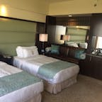 アラブ首長国連邦：アブダビ

アブダビではインターコンチネンタルホテルに宿泊🏨
チェックインの5時間前でもお部屋に入れてくれました😭
プールも最高です💖