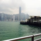 Star Ferry
九龍側スターフェリー埠頭
香港島高層ビル背後にビクトリア・ピークの稜線が見えます