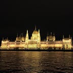 Hungary, Budapest
ハンガリーの世界一美しいといわれている国会議事堂。
昼間はもちろんですが、夜の姿もまた素敵です✨