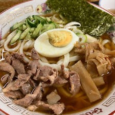 本店だけで食べられる、ろうすう麺。じゃじゃ麺の豚肉の肉味噌ではなく、牛肉でスープが入ってる。ラーメンよりは生姜が効いてるうどんって感じ。美味しい。