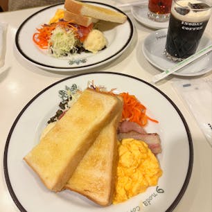 三条へ行かなくちゃ
三条堺町のイノダっていうコーヒ屋へね
あの娘に逢いに🎶
（高田渡）
