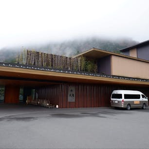 箱根・小涌園にある温泉旅館「天悠」。
客室露天風呂はもちろん、箱根を一望できる温泉や創作料理を堪能できますよ♪

#箱根 #温泉 #小涌園 #天悠 #温泉旅館