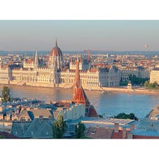 ハンガリー【Fisherman's Bastion】

夜景が有名ですが、夕暮れ時もオレンジ色に染まってとても美しいです◎