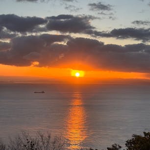 生石公園

初日の出を見に行きました
なんとか今年は綺麗に見れました
いい年になりますように♪
2025.1.1