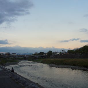 蚊に刺されまくった思い出。隣の人は無傷だったので八つ当たりしちゃった。そのあと中秋の名月を見てるうちにいつの間にか仲直りしてた。