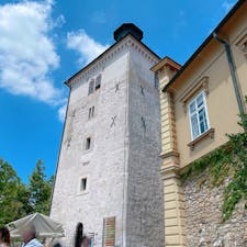 ザグレブ【ロトルシュチャク塔】
名物の大砲を見るため、ドラツ市場を急ぎ足で出発しましたが、残念ながら後少しのところで間に合わず。空砲が鳴る瞬間を見ることはできませんでした💦

本当に残念でしたが、塔内部は見学でき大砲を間近でみることができました。
途中、聖マルコ教会やザグレブ大聖堂も見れたのでよかったです。