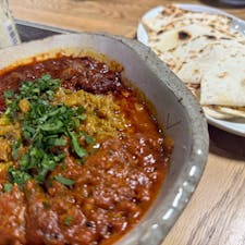 神田にあるカレーの名店「葡萄舎」
ランチはカレーを、夜は飲み屋に変身！

お通しも、つまみも絶品！
ここの芋焼酎もおいしい

まだ無料の中央線のグリーン車にのって
良い気分で帰宅しました。

#神田
#葡萄舎
#カレー
#中央線グリーン車