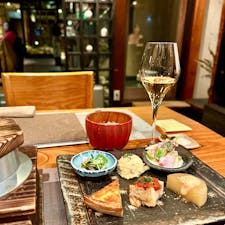 京都
omo cafe 
錦市場の近くにある町家カフェで、ご飯をお釜で炊いていただくこともできます。うっかり(?)ワインを頼んでしまったので、せっかくのご飯を持て余し気味になったのが申し訳なかったです。