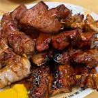 新橋の焼きとんと言ったら、「まこちゃん」
新橋だけでも3店舗ある、大人気店です。
この日も3店舗すべて満席！
20分待ちで本店に入りました^_^

モツ煮も、トロトロ
焼きとんも柔らかで、臭みもない

新橋にいらしたら、ぜひ！

#新橋
#まこちゃん
#焼きとん
#モツ煮