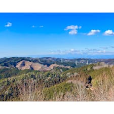 茨城県と栃木県の県境に位置する、常陸大宮市の「尺丈山」✨

徒歩約30〜40分で登ることができ、眺望も素晴らしく最高のお山！

8合目まで車で行くこともできるので、気軽に絶景を楽しめますよ♪