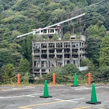 ホテルの温泉に日帰り入浴で入ってきました、いい湯の温泉ですが、今は排ビルで有名になっています。
ロープウェイは時々テレビで見ます。季節を感じられる所です。
