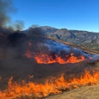 大室山の山焼きに参加しています
あっと言う間に燃え広がります