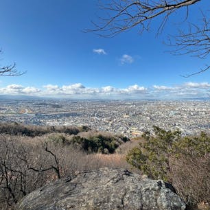 高尾山

大阪府柏原市平野
地図位置が違っていたので
再投稿します
2025.1.26