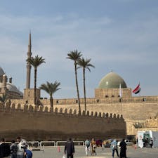 古代の人々によって作られた巨大なピラミッドは現地に行って、近くで見るに限る。
遺跡から発掘された遺品の数は圧巻です。