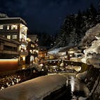雪の銀山温泉。風情があり町歩きが楽しい。宿に長靴とダウンのコート無料貸し出しあり。