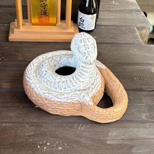 白巳大明神

和歌浦天満宮の手水舎に
新しく祠が鎮座されました
何度か白ヘビが目撃されているとの事
今年の新しい巳年スポットですね
おめでたいです
2025.2.9