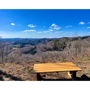 茨城県常陸大宮市のおがわ富士ハイキングコースの「小瀬富士」へ🥾✨

低山でも山頂からの景色は素晴らしいです♪

登山道や山頂はしっかりと整備されているので、他の「小舟富士」や「砂羅向山」と合わせて巡るのもおすすめです🤗