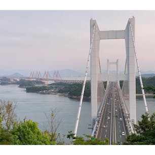鷲羽山で夕陽を見ました🌇
山を登って東屋展望台まで行くと、瀬戸大橋を写真のように取れますよ