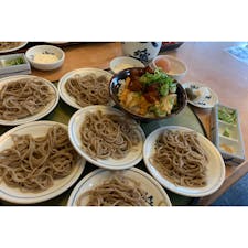 「文楽皿そば 砥堀店」です〜
昼食で行きました〜
金額は普通なのかな？