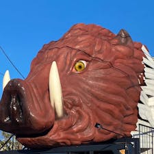 ぼたん鍋処 如月庵
猪が飛び出していますよ。
もう1箇所そんな所がありますよ〜