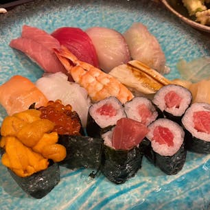 すし左衛門
魚の棚にあるお寿司屋さんです
たまのご褒美で通うお店です