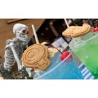 鬼太郎ロードの途中に見つけて立ち寄りました。
お土産もたくさんありましたよ〜