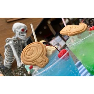 鬼太郎ロードの途中に見つけて立ち寄りました。
お土産もたくさんありましたよ〜