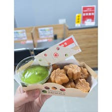 やまだ屋 宮島本店

ずーっとSNSで気になったお店🍁
ディップの抹茶は暖かいかと思いきやCOLDでした🍵

楊枝入れはおみくじでした♡

#広島グルメ#広島#宮島